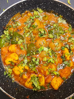 शिमला मिर्च पनीर (shimla mirch paneer recipe in Hindi) रेसिपी मुख्य फोटो