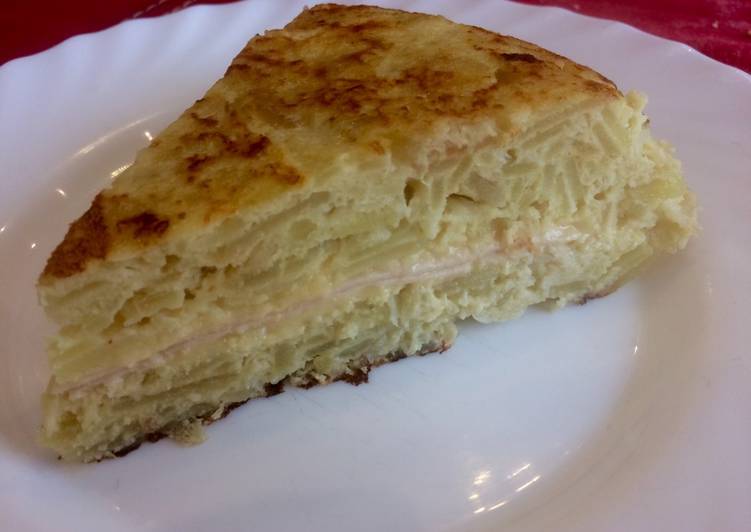 Tortilla de papas rellena con queso y jamón Receta de Marco Molina Cookpad