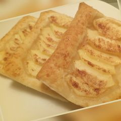 A picture of Apple and cinnamon puffs.