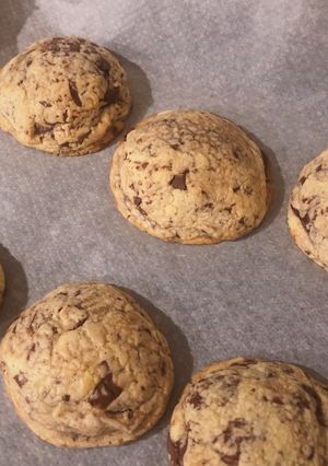 Una foto de Galletas de chips de chocolate súper húmedas!! 🍫🍪