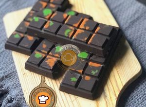 Gambar Dubai's Viral Kunafa Chocolate (Knafeh Pistachio Chocolate Bar)