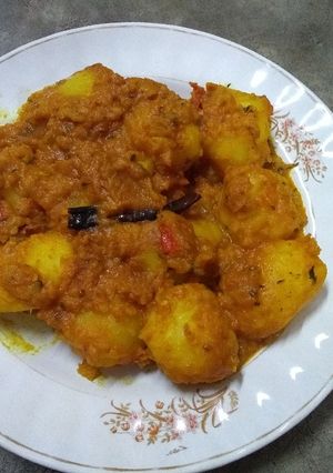 A picture of Dum aloo.