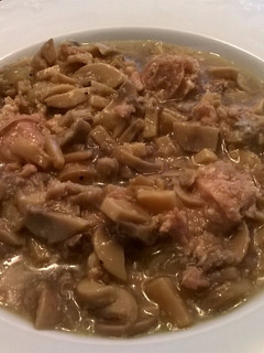 Una foto de Champiñón con longaniza fresca en su propia salsa