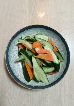 紅蘿蔔小黃瓜 的食譜成品照片