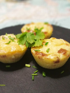 Una foto de Pastelitos de patata, jamón ibérico y queso