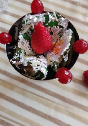A picture of Rabri gulkand malpua paan.