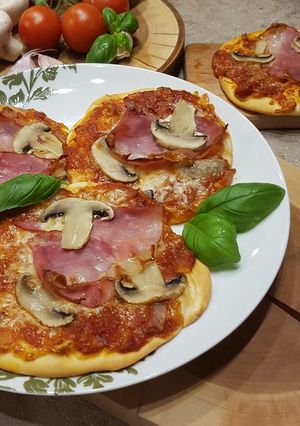 Zdjęcie przepisu Pizzerinki na szybko.