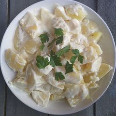 A picture of Tangy garlic potato salad.