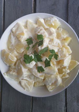 A picture of Tangy garlic potato salad.