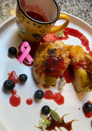 Une photo de 🎀Feuilleté 🫐🍒🍓fruits rouges pomme 🍎 honey crunch