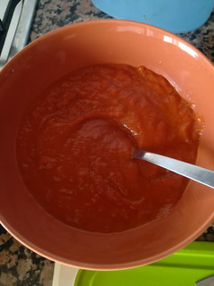 Una foto de Salsa de tomate con pimiento verde y cebolla