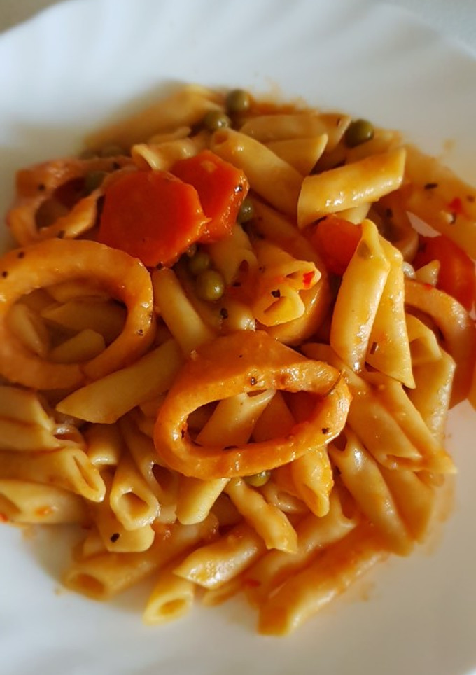 Una foto de Macarrones con calamares en olla rápida