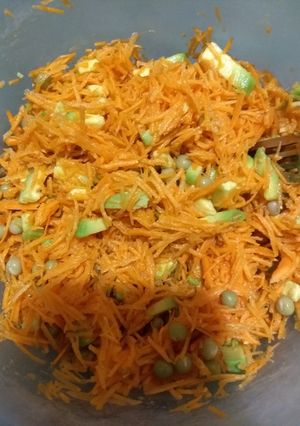Una foto de Ensaladita fácil 2 colores 😎