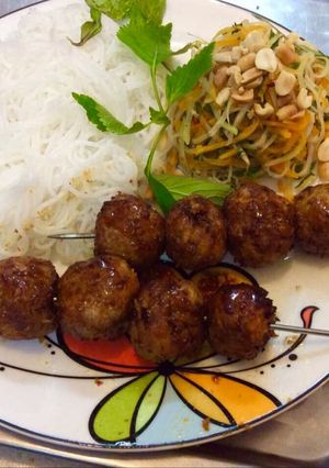 Hình của món Bún thịt viên chiên.