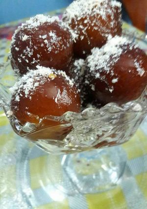 A picture of Gulab jamun.
