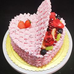 A picture of Fruit basket cake.