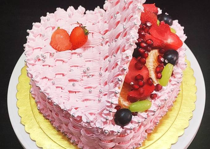 Fruit basket cake Recipe by Urvashi Belani - Cookpad