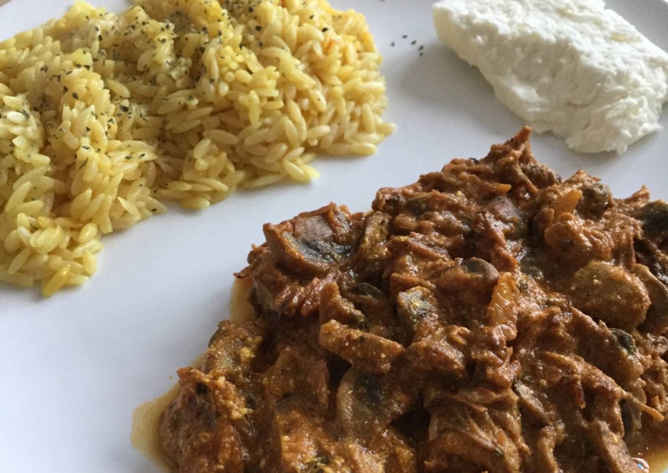 Pork with mushrooms and cinnamon & rissini + greek feta