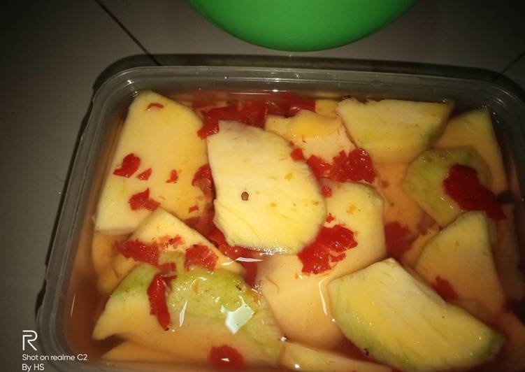 Asinan mangga muda