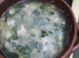 Una foto de Caldo ranchero de verdolagas y cerdo el Ocote