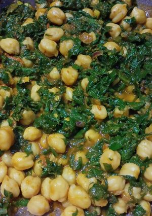 A picture of Chickpea saag.