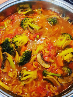 Una foto de Guiso de fideos con verduras