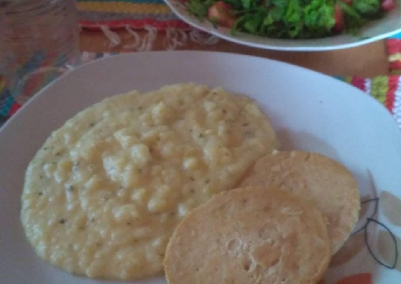 Puré de papas con hamburguesas de pollo al horno