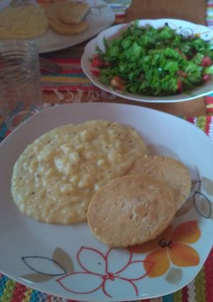 Una foto de Puré de papas con hamburguesas de pollo al horno