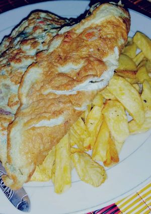 A picture of Fried egg and arish potatoes.