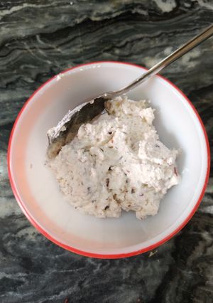 A picture of Herbed cream cheese.