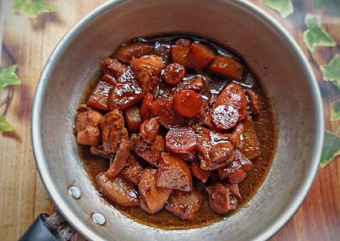 Bagaimana Menyiapkan Semur Ayam Kentang Wortel yang Sempurna