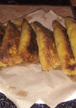 A picture of Costa Rican Ripe Plantain Empanadas.