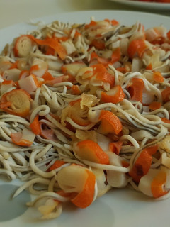 Una foto de Palitos de mar con gulas para 2 personas