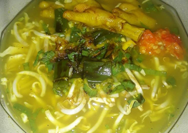 Soto ceker kuah bening