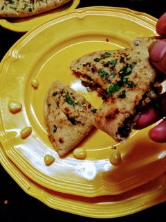 आटा गार्लिक ब्रेड (Aata Garlic bread recipe in Hindi) रेसिपी मुख्य फोटो