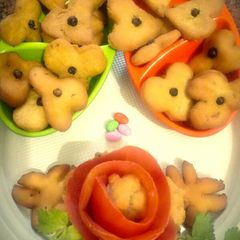 A picture of Flower shaped mathri.