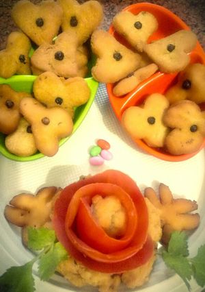 A picture of Flower shaped mathri.