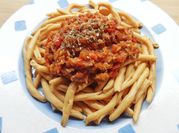 Una foto de peperoni en salsa para pasta