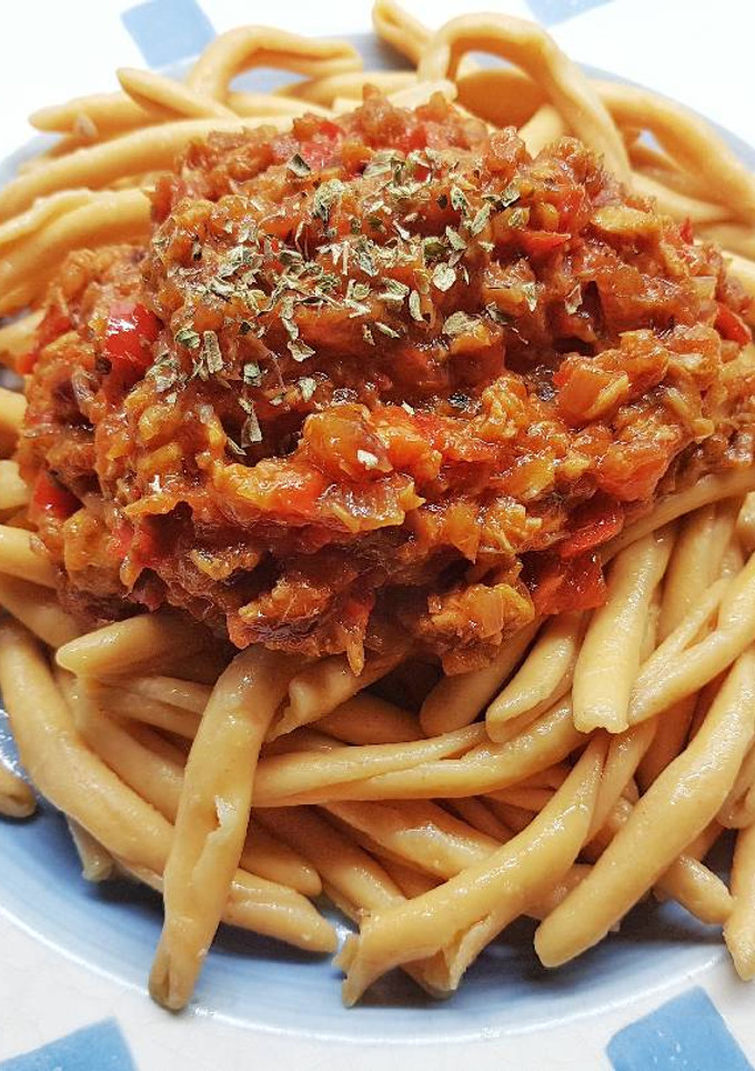 Una foto de Pasta Fileja Calabrese con Tonno all’arrabbiata