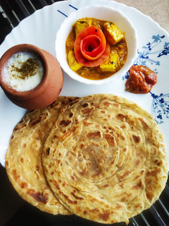 કોનૅ પનીર સબ્જી વીથ લચછા પરાઠા(corn paneer and lachha Paratha recipe in Gujarati) રેસીપી મુખ્ય ફોટો