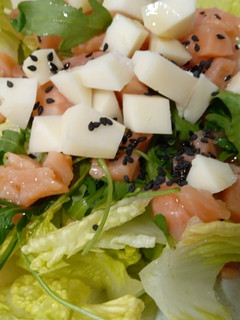Una foto de Ensalada de salmón ahumado