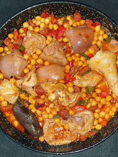 Una foto de Potaje de garbanzos y cerdo