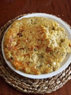 Una foto de Tortilla de patatas y berenjena con queso