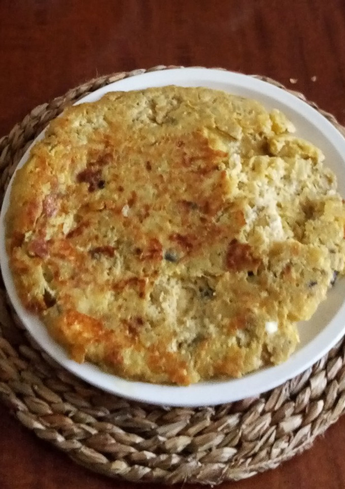 Una foto de Tortilla de patatas y berenjena con queso