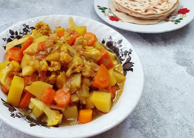 Langkah Mudah untuk Membuat Indian Vegetable Curry, Enak Banget