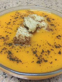 கேரட் தக்காளி சூப் (carrot thakkali soup recipe in tamil) செய்முறை முக்கிய புகைப்படம்