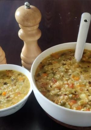 A picture of Palak and broken wheat khichdi.
