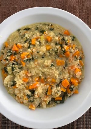 Una foto de Risotto de quinoa y acelga