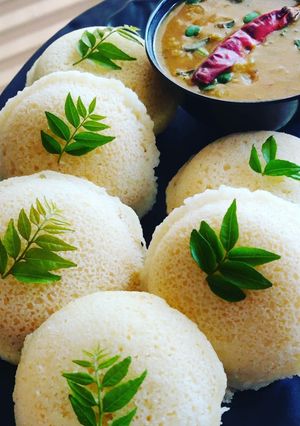 A picture of Instant Rava Idli.