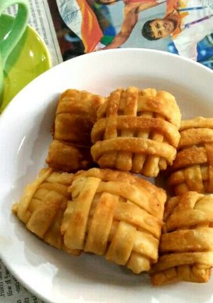 A picture of Peanut Masala stuffing mate samosa.